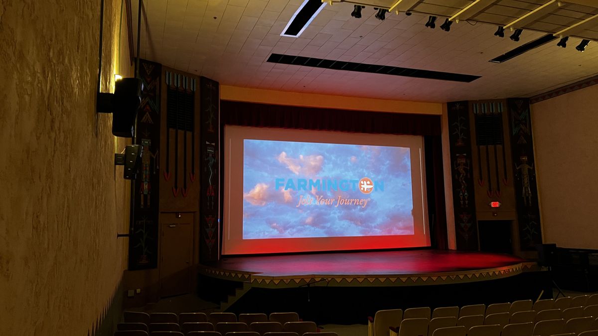 A new giant projection screen from Severtson dons the stage at Totah Theater in New Mexico.