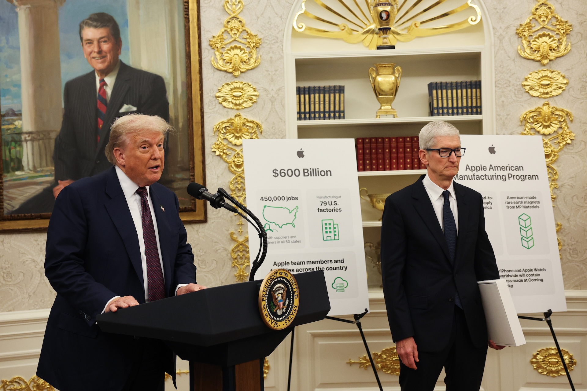 Tim Cook and Donald Trump at a White House press conference