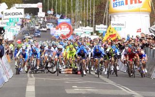 It was a chaotic finish to stage 3 of the Giro d'Italia.