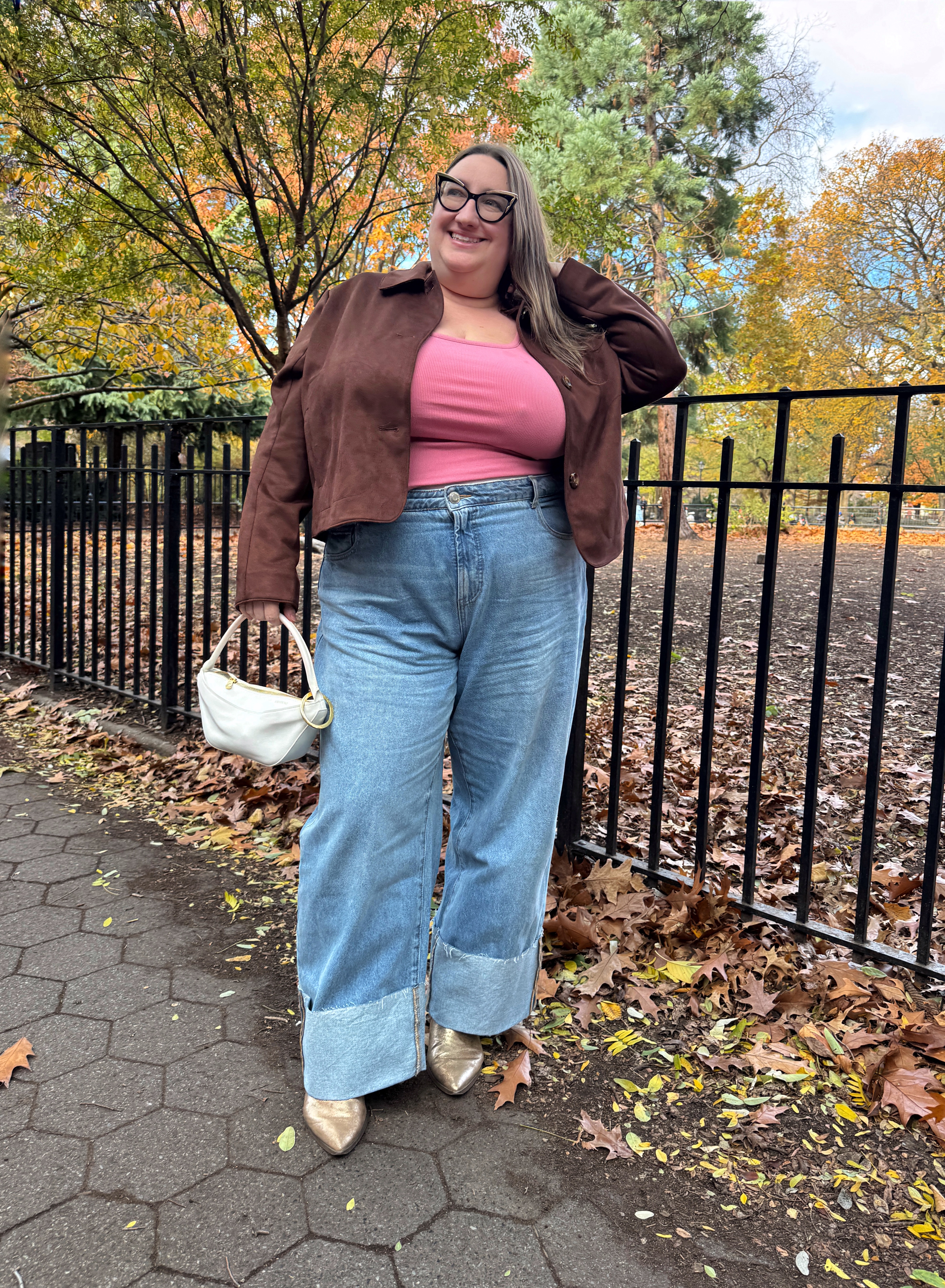 Sarah Chiwaya wearing plus-size jeans trends