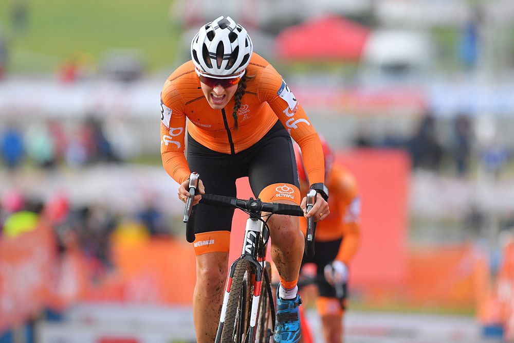 Lucinda Brand racing cyclo-cross