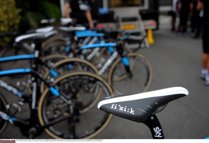 A Sky Fizik saddle