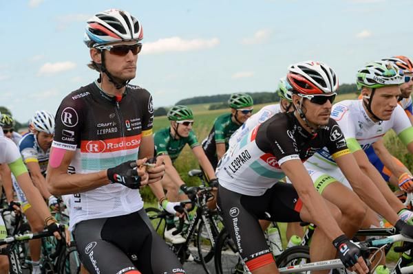 Lunch time for Frank Schleck (RadioShack-Nissan)