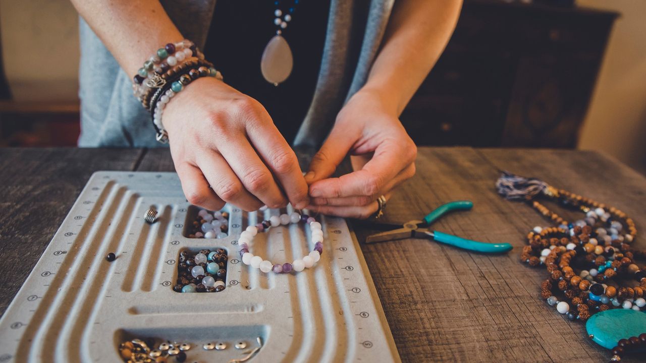 How to make a bead bracelet