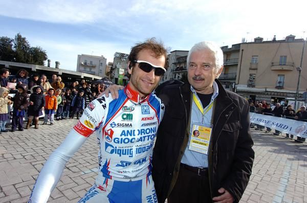 Michele Scarponi (Androni Giocattoli) with team manager Gianni Savio.