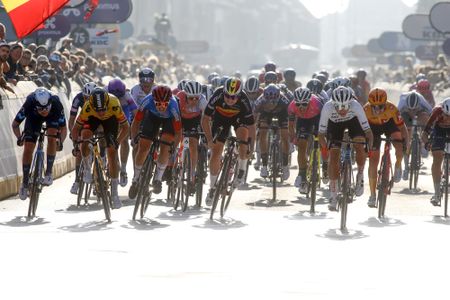 The bunch sprint at Gent-Wevelgem Women 2022