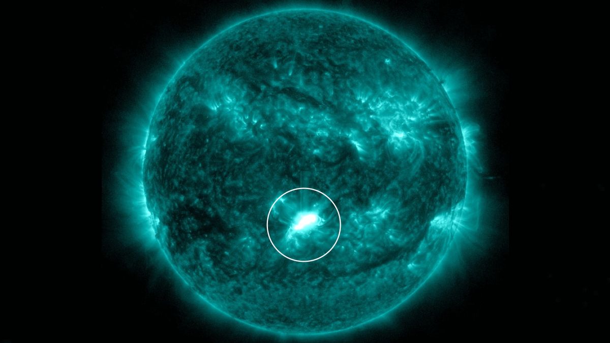 'Almost X-class' flare launches solar storm  4wkyuVhjxssqsuUpzgrAM4-1200-80