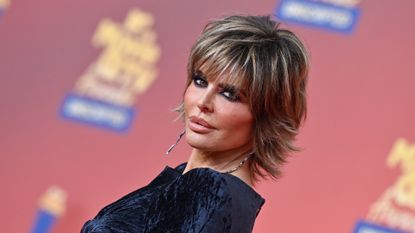 Lisa Rinna with short hairstyle for thick hair