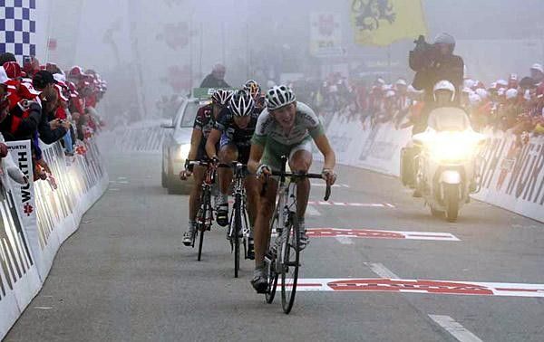 Gustav Erik Larsson (Unibet) leads Devolder, Schleck and Dekker to the line