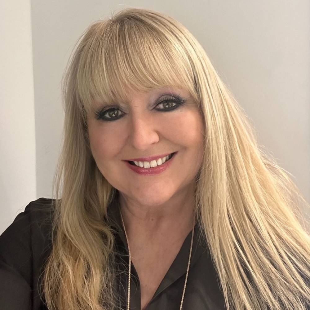 Julie Gokce headshot