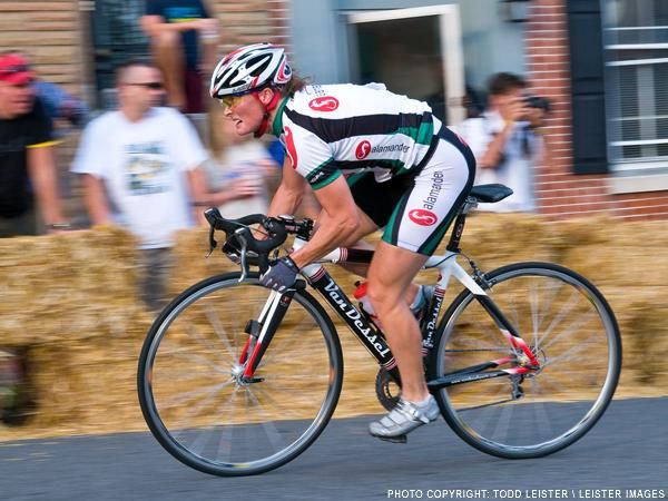 The breakaway was too strong for Laura McCaughey (Salamander) to catch.