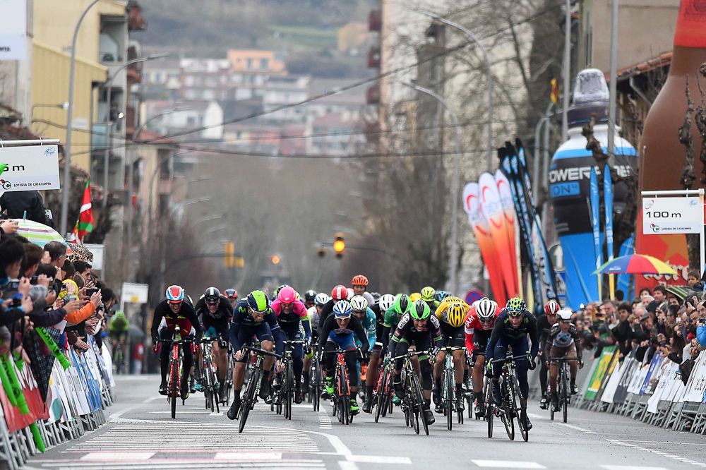 The sprinters line out for the stage 2 win.