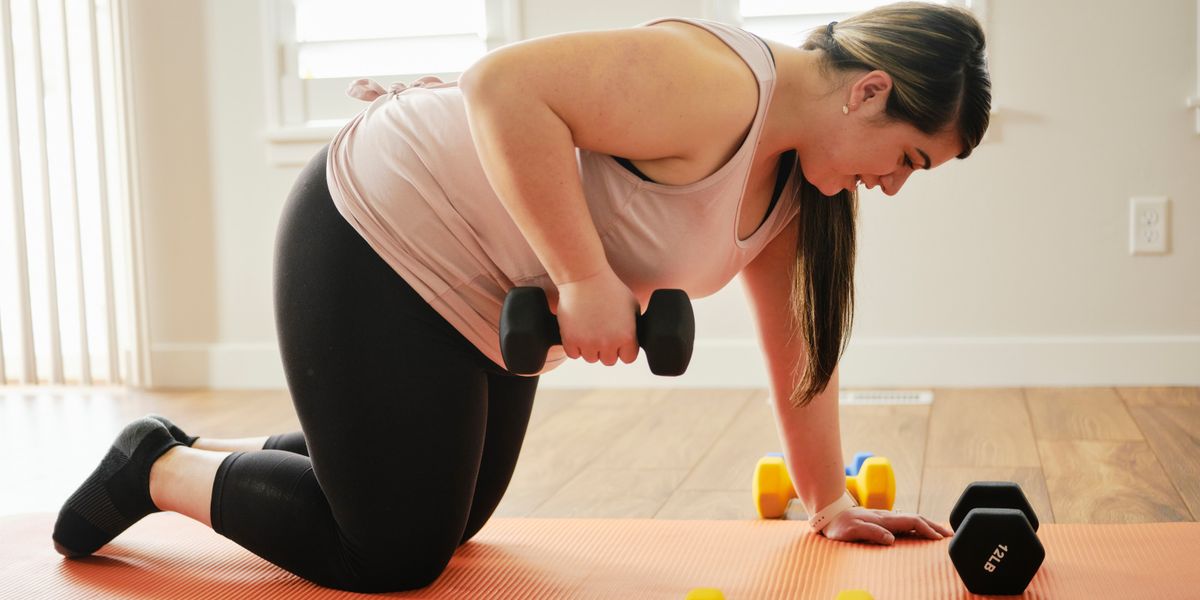 Image of woman doing weights at home workout 