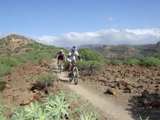 Gunn-Rita Dahle Flesjaa out training on some singletrack