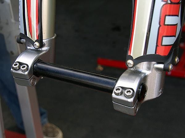 Naturally, Manitou incorporated its excellent Hex-Lock 20mm thru-axle system.
