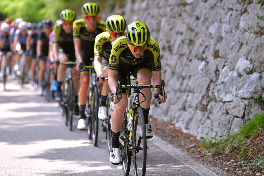 Sarah Roy (Mitchelton-Scott) leads the chase