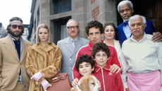 Luke Wilson, Gwyneth Paltrow, Gene Hackman, Ben Stiller, Angelica Houston, Danny Glover, Kumar Pallana in The Royal Tenenbaums.