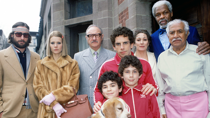 Luke Wilson, Gwyneth Paltrow, Gene Hackman, Ben Stiller, Angelica Houston, Danny Glover, Kumar Pallana in The Royal Tenenbaums.