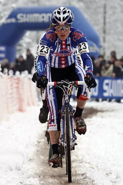Katie Compton put the hammer down and moved up from 9th to the lead before the halfway point.