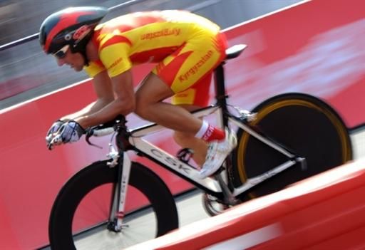 Eugen Wacker (Kyrgyzstan) earned the silver medal.