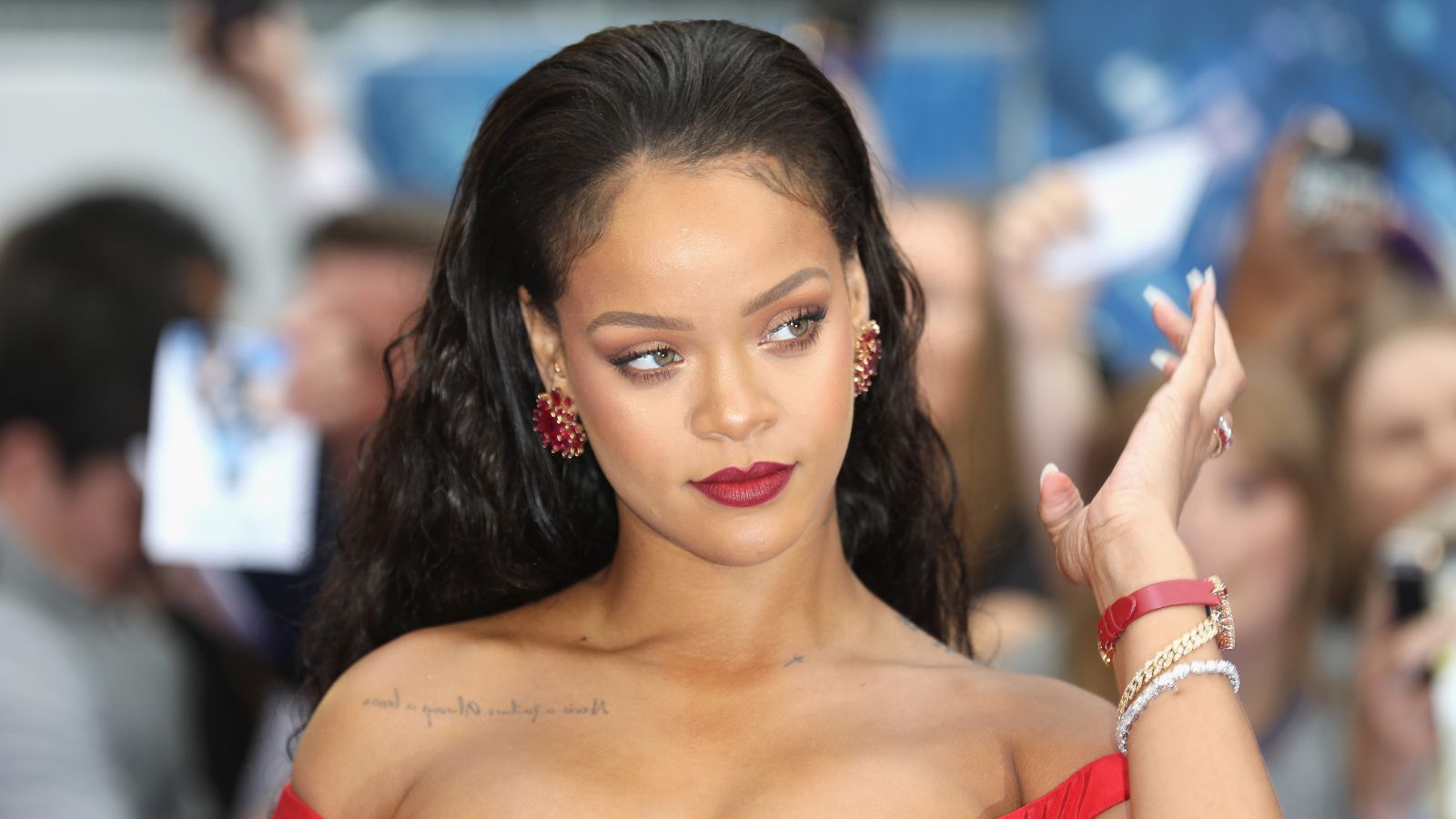 rihanna-s-bathroom-looks-like-a-high-end-hotel-here-s-why