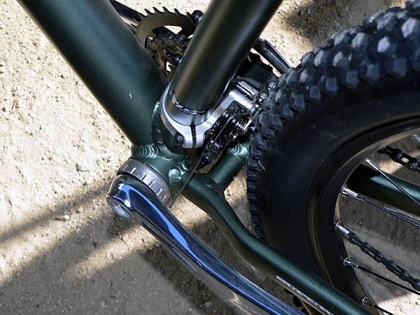 With many 29er riders using larger volume tires, frame clearance has become a top priority.