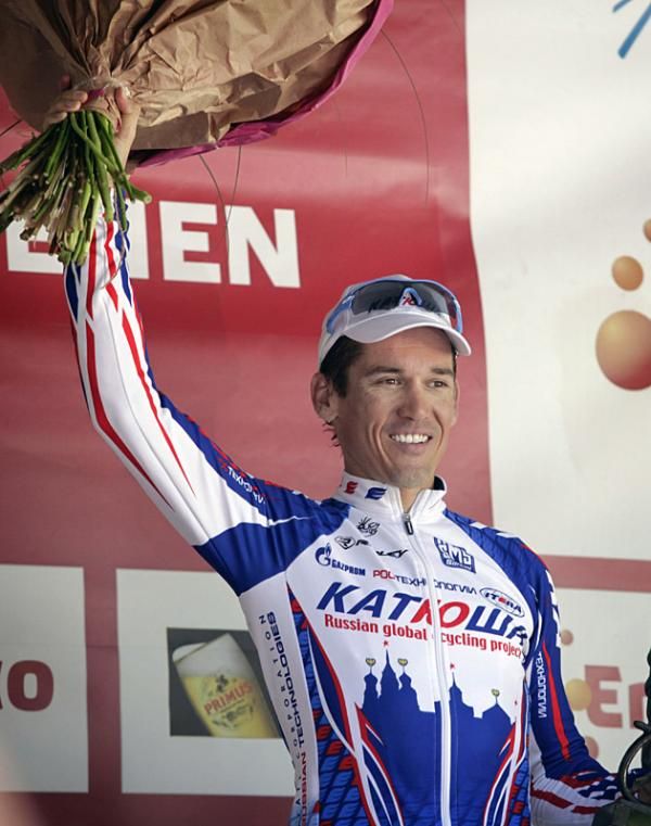 Robbie McEwen (Katusha) on the podium for his stage victory.