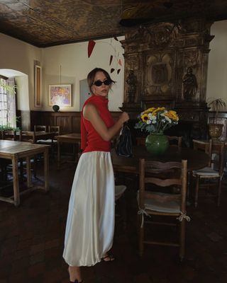 restaurant outfit ideas: bubble skirt and red top