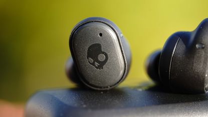 Skullcandy Grind Fuel review, close-up image of the earbuds