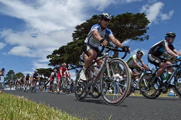 The peloton narrowed the gap to Matthews and Gerrans to just 13 seconds in the final two laps but it wasn't to be their day.