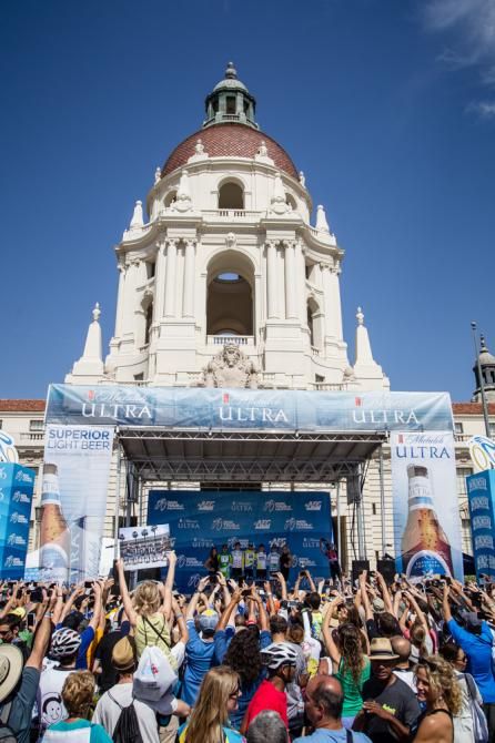 Today&rsquo;s jersey winners pose for big crowds in Pasadena