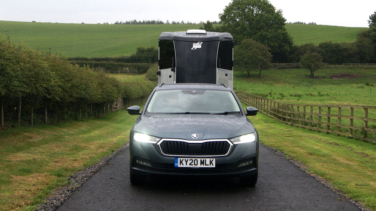 Skoda Octavia pulling trailer