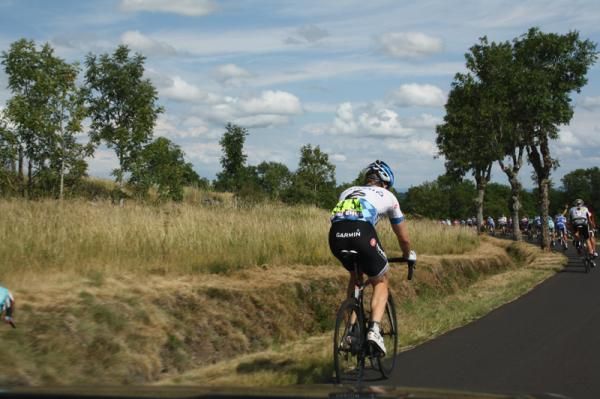 Farrar hangs at the back of the sprinters group