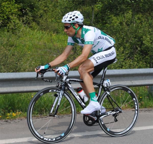 I&ntilde;igo Cuesta (Caja Rural) made a solo attack.