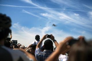 Spectators Greet Endeavour at Griffith Observatory