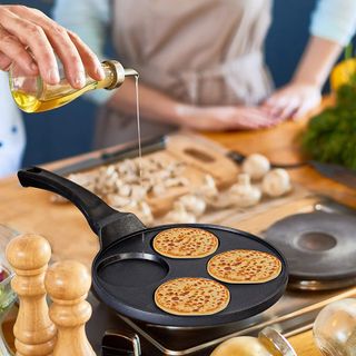 making of pancakes in pan