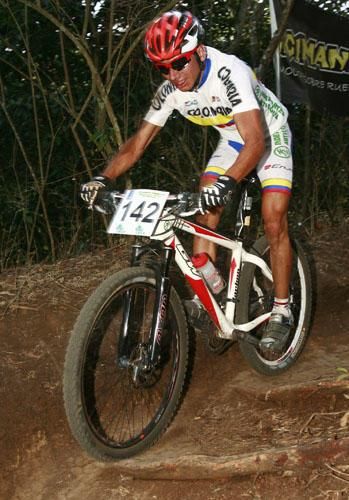 Jonathan Botero Villegas (Colombia) en route to victory in the junior men's cross country.