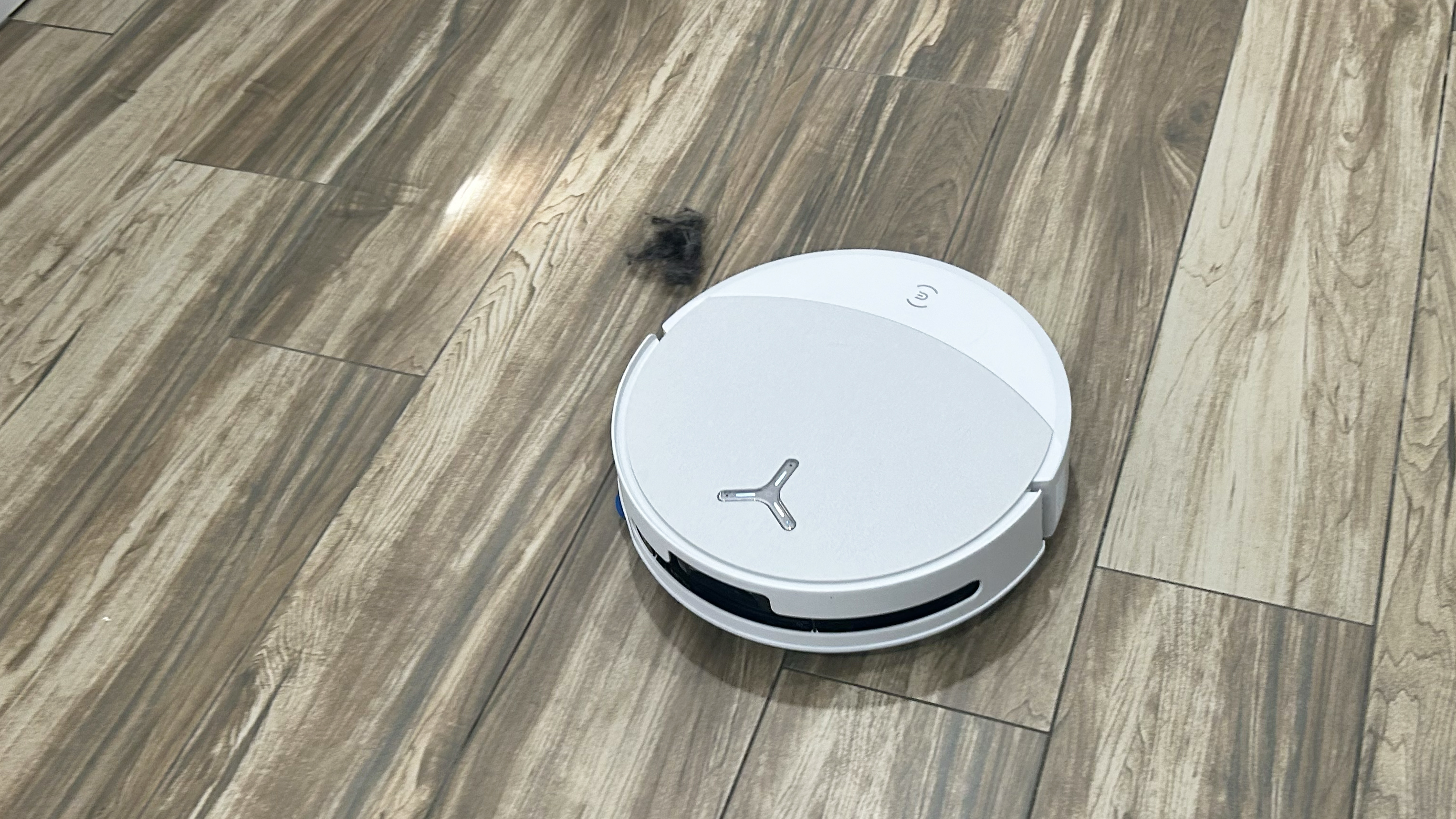 Ecovacs T90 Pro Omni on hardwood floors with hair 