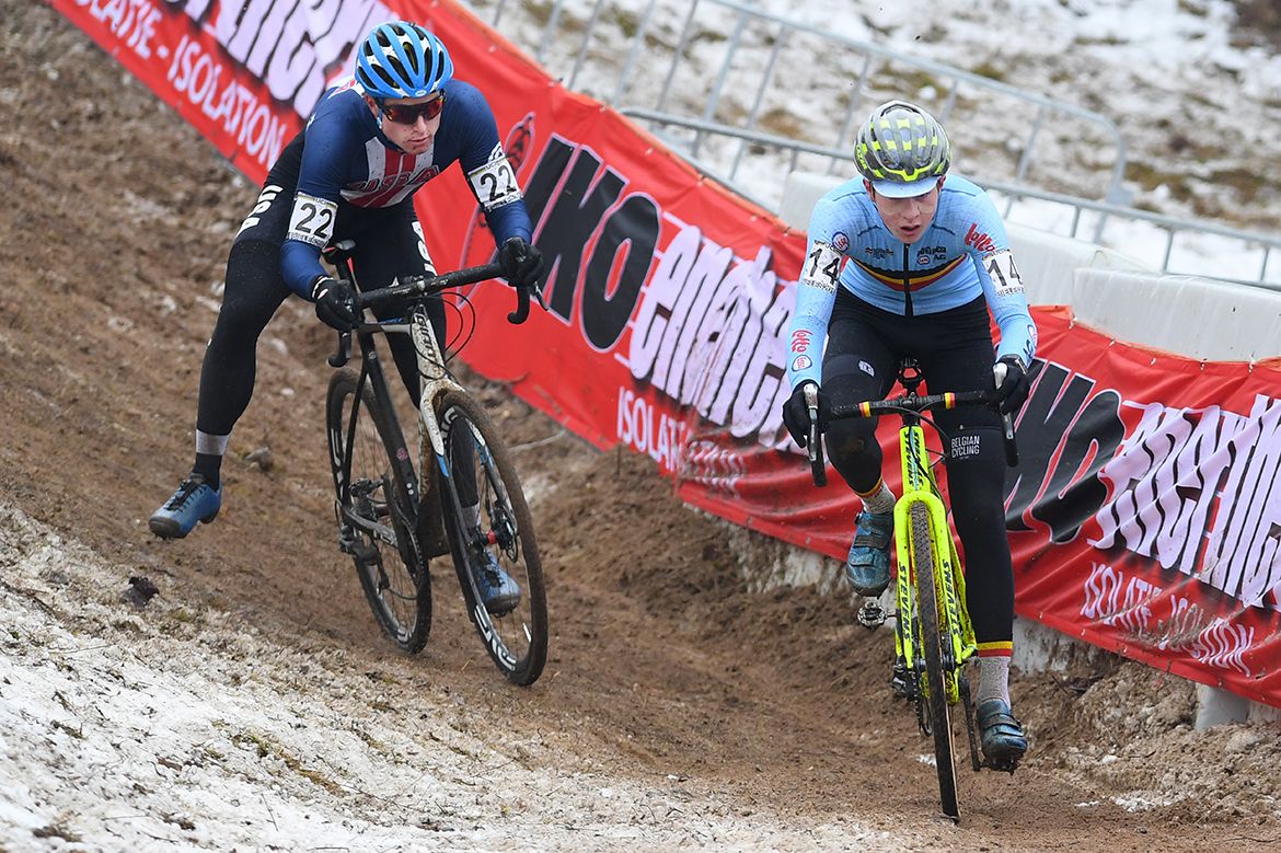 Denzel Stephenson (USA) does his best to manage a slid