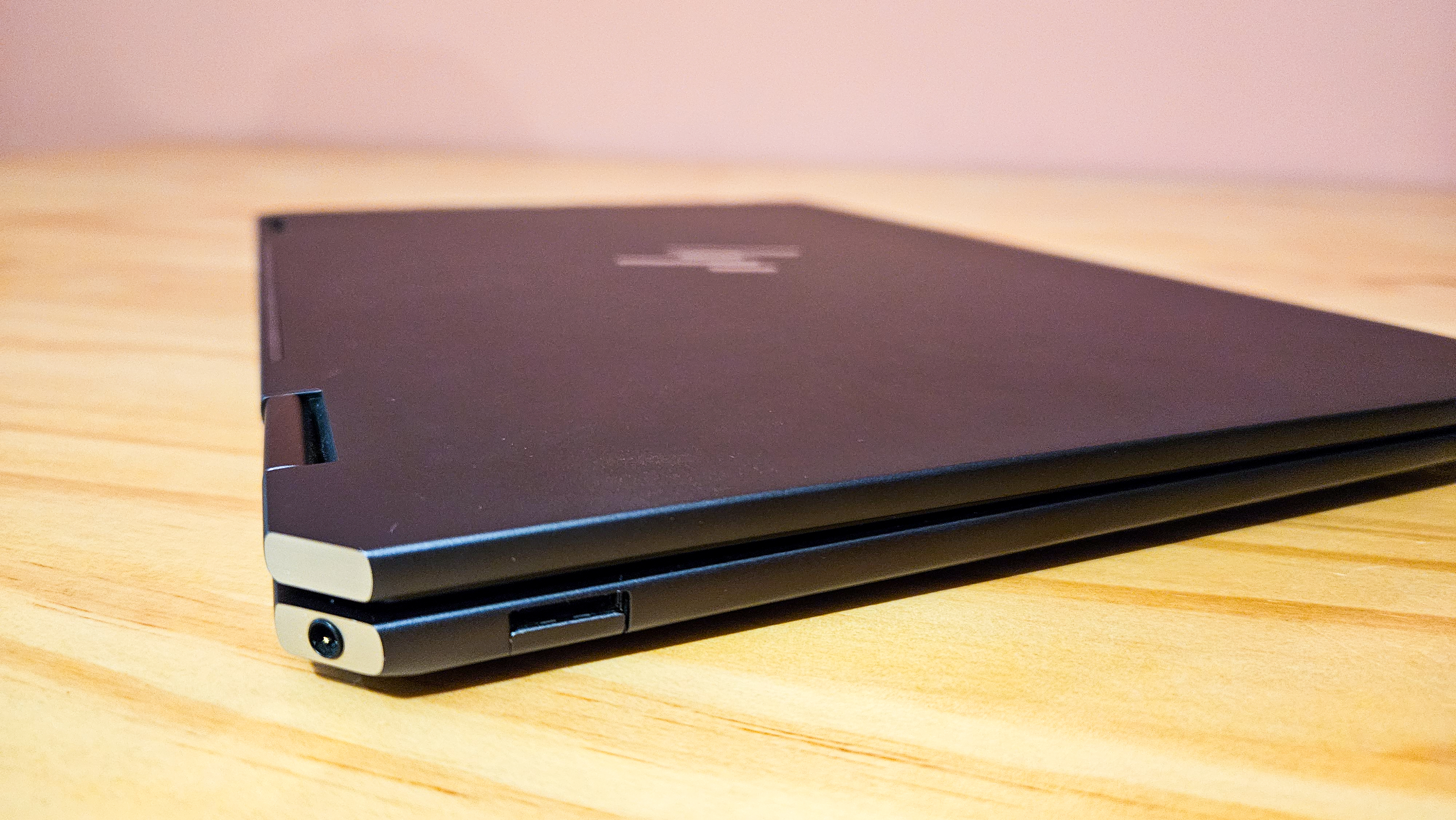 Image of the laptop HP Spectre x360 14 (closed side shot)