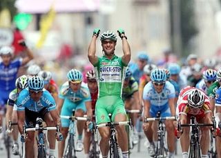 Tom Boonen (Quick.Step) wins again and stays in green