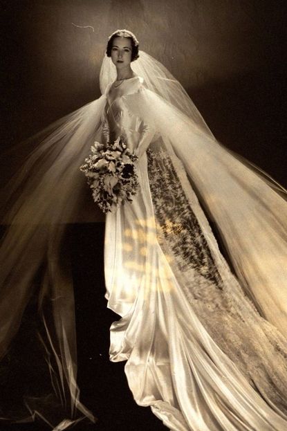 Electra Waggoner's Wedding Dress 