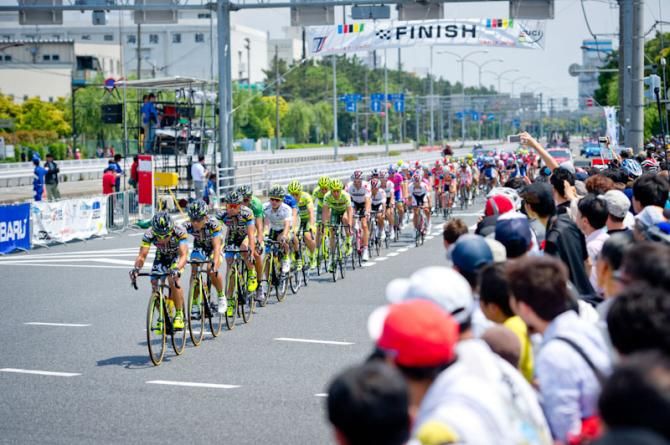 A lot of people came to the race circuit at Ooi pier in Tokyo