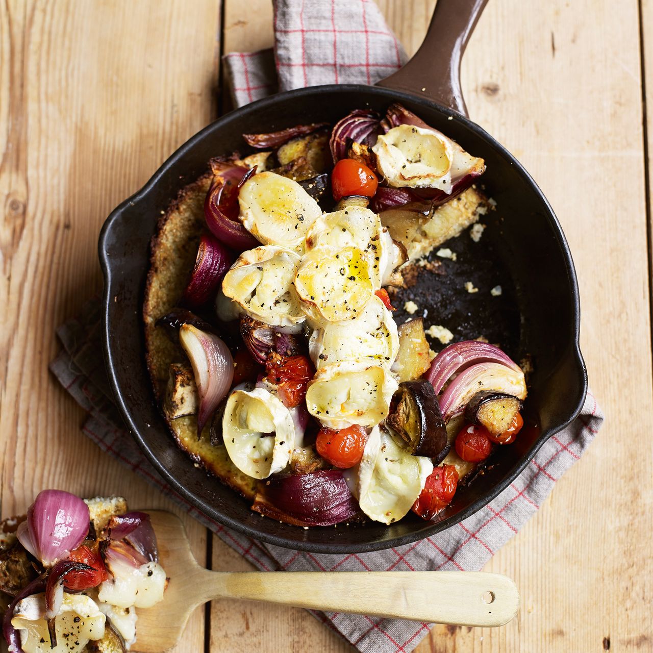 cauliflower pizza with goats cheese and roasted veg