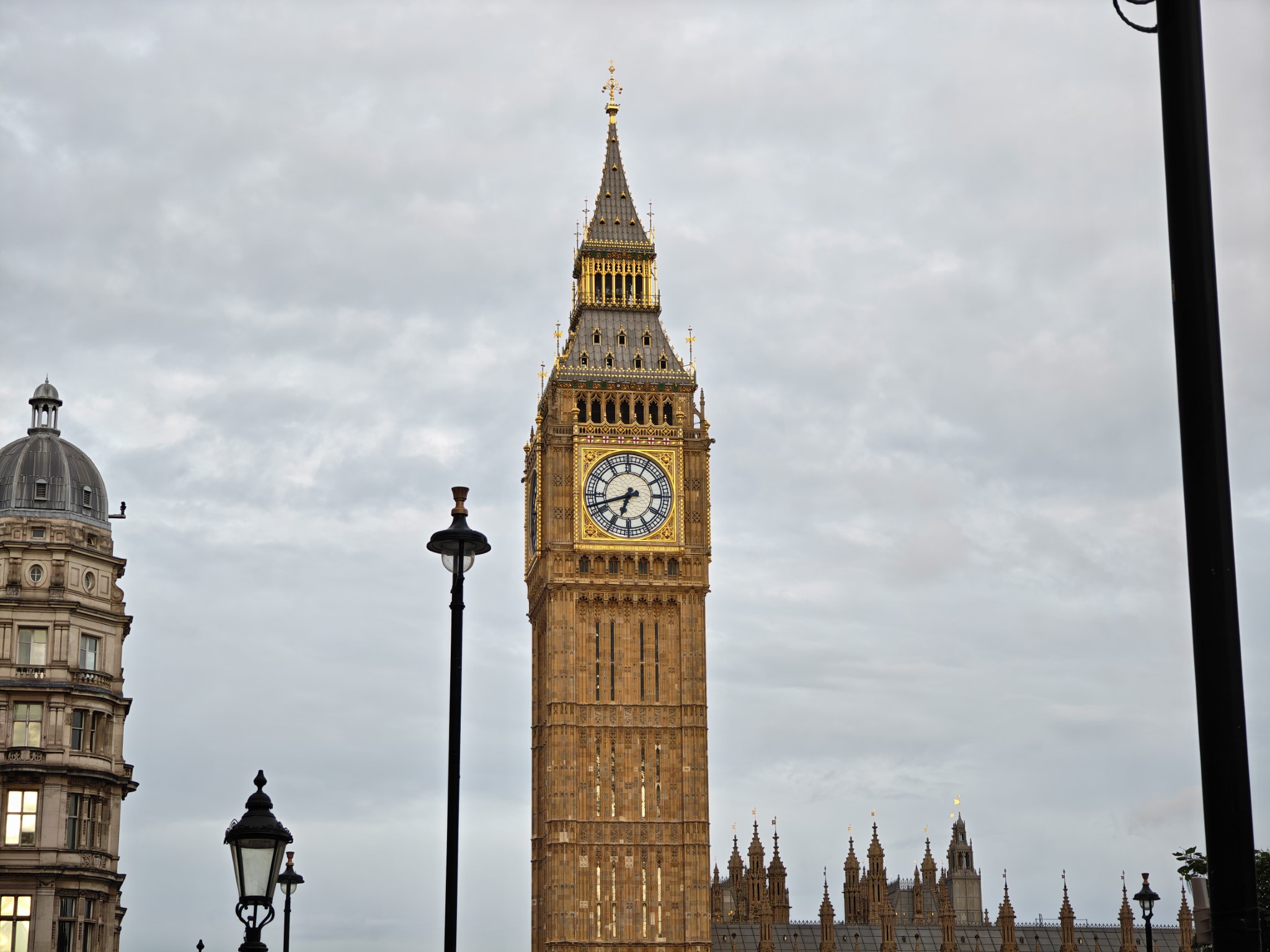 Honor Magic V5 review photos in London