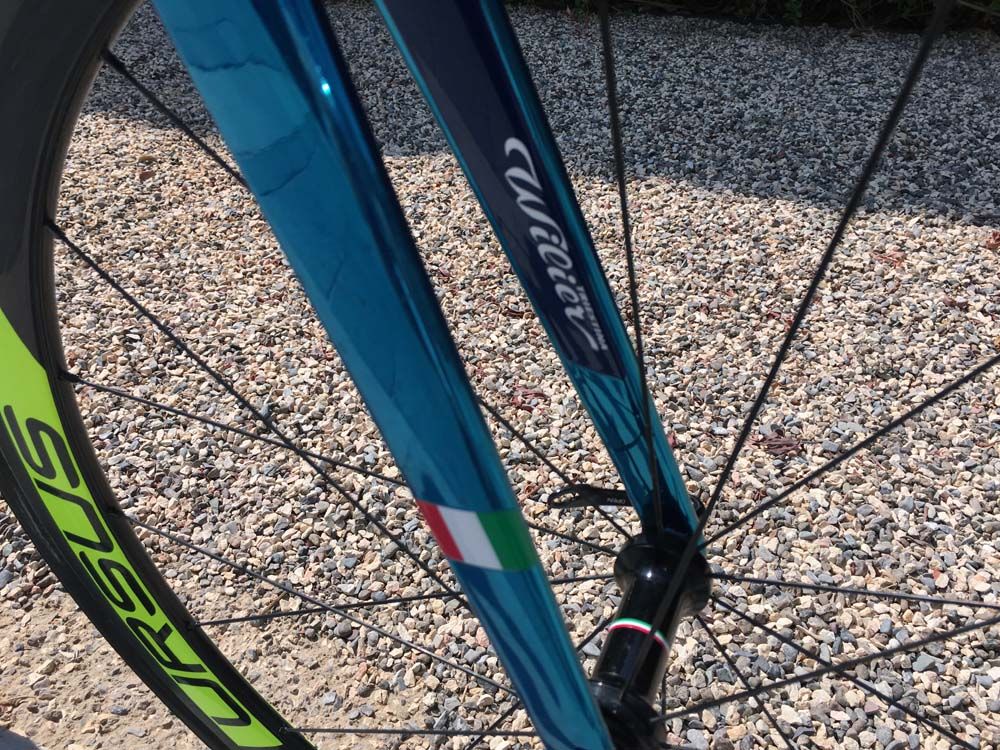 The slim aero front forks
