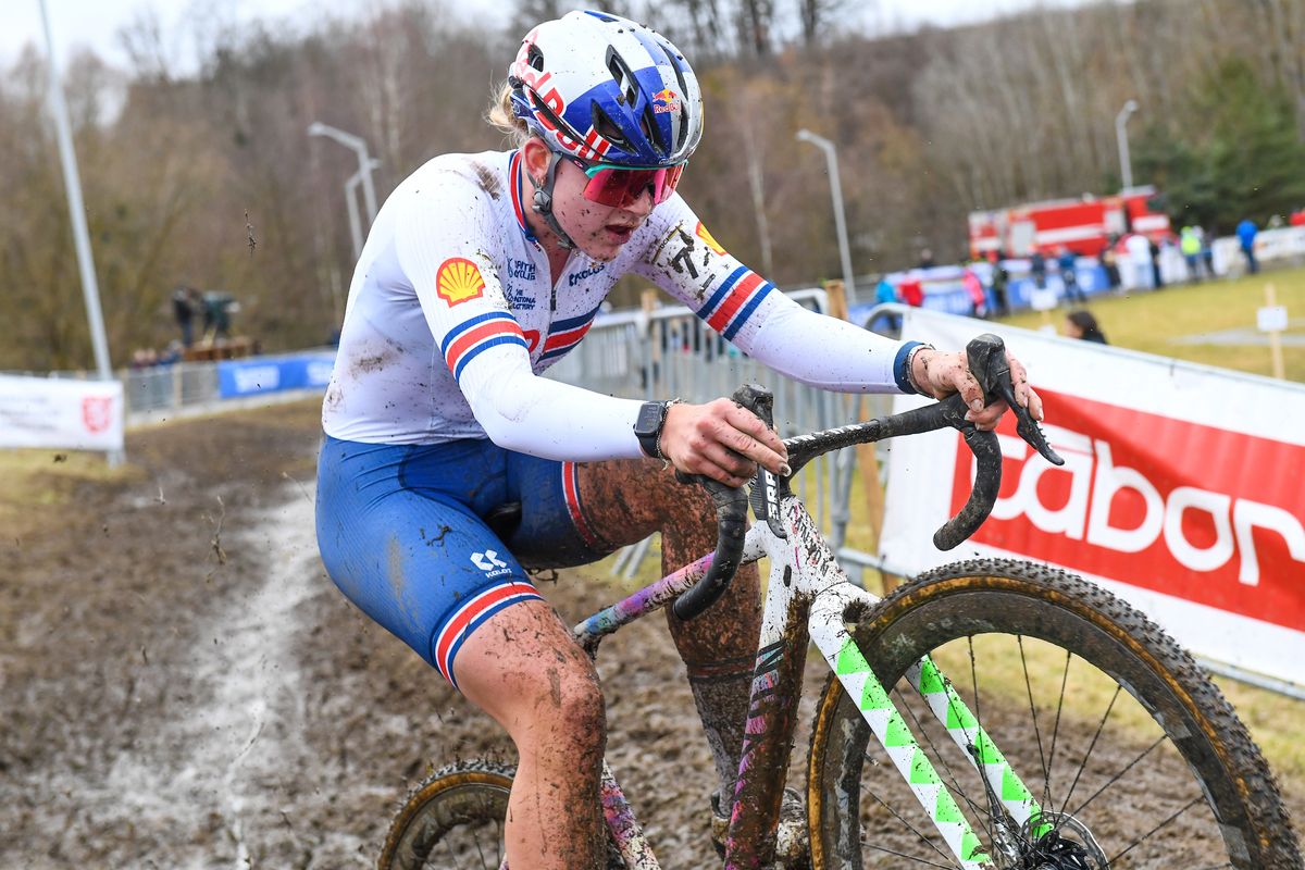 Zoe Backstedt wins 2024 UCI Cyclocross World Championships under23
