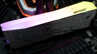 Colorful iGame Vulcan DDR4-4266 C18