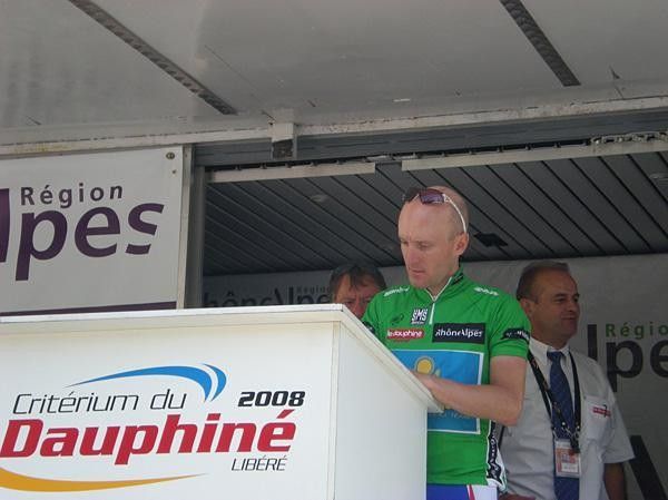 Leipheimer signs on for stage four.