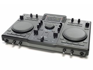 The SCS.4DJ's sparse, simple layout is easy to get to grips with.